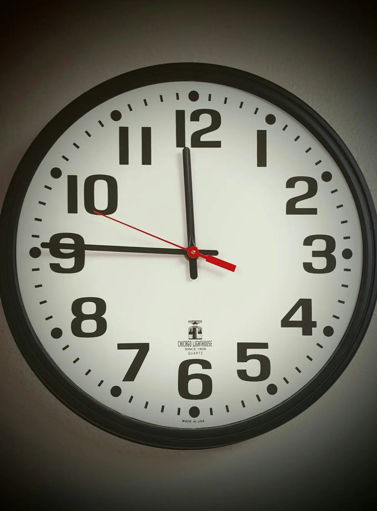 Calendario y reloj representando la rutina y organización